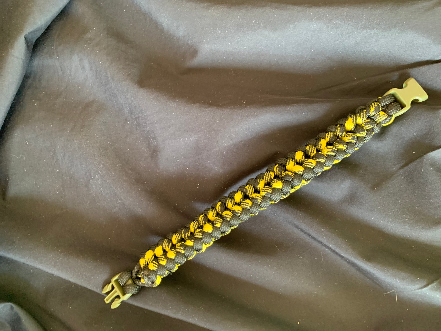 Paracord Bracelets Black/Yellow Trilobite Weave Green Plastic Buckle 8"