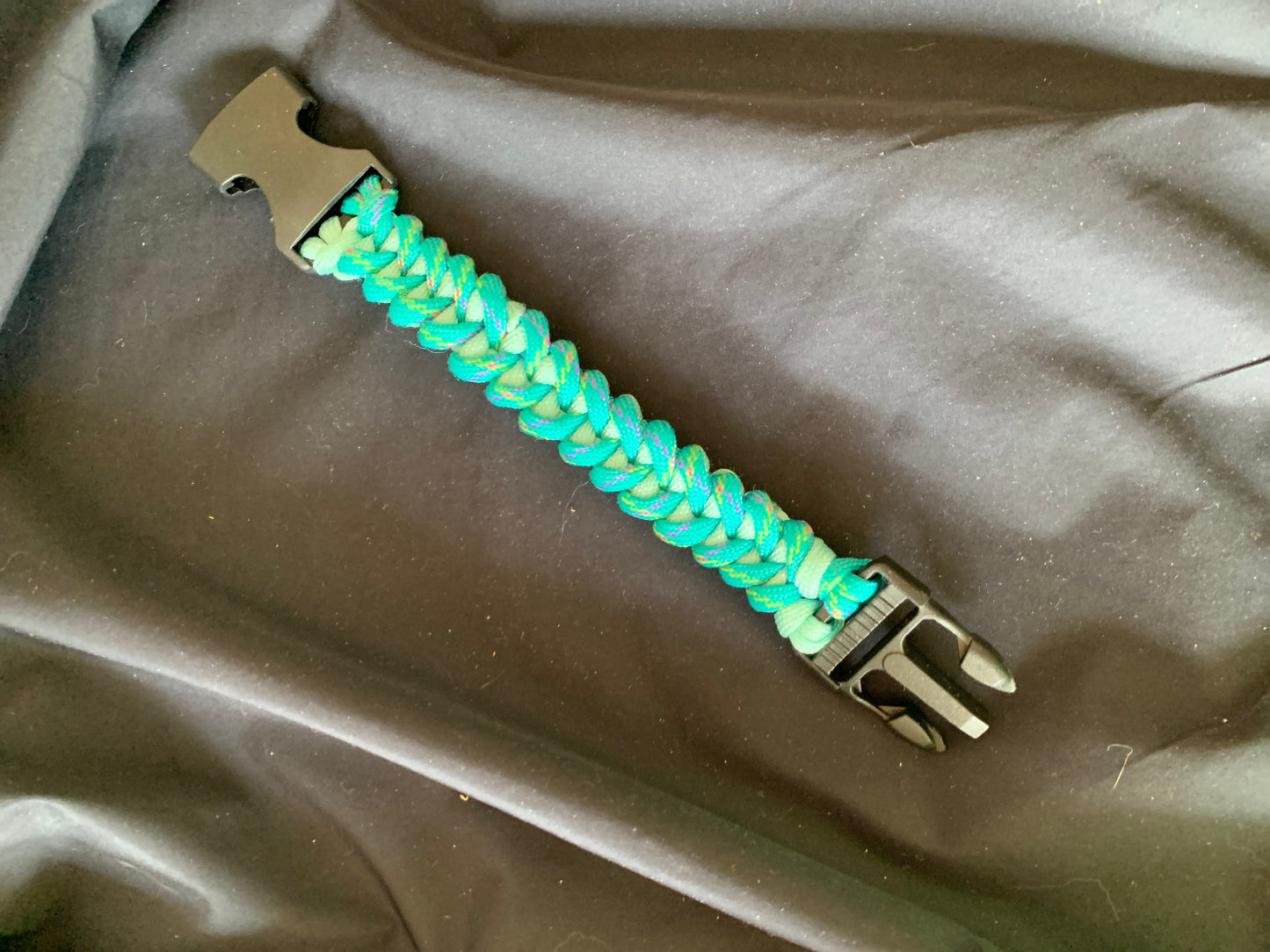 Paracord Bracelet Green/Light Green Viper Weave Black Plastic Buckle 7,5"