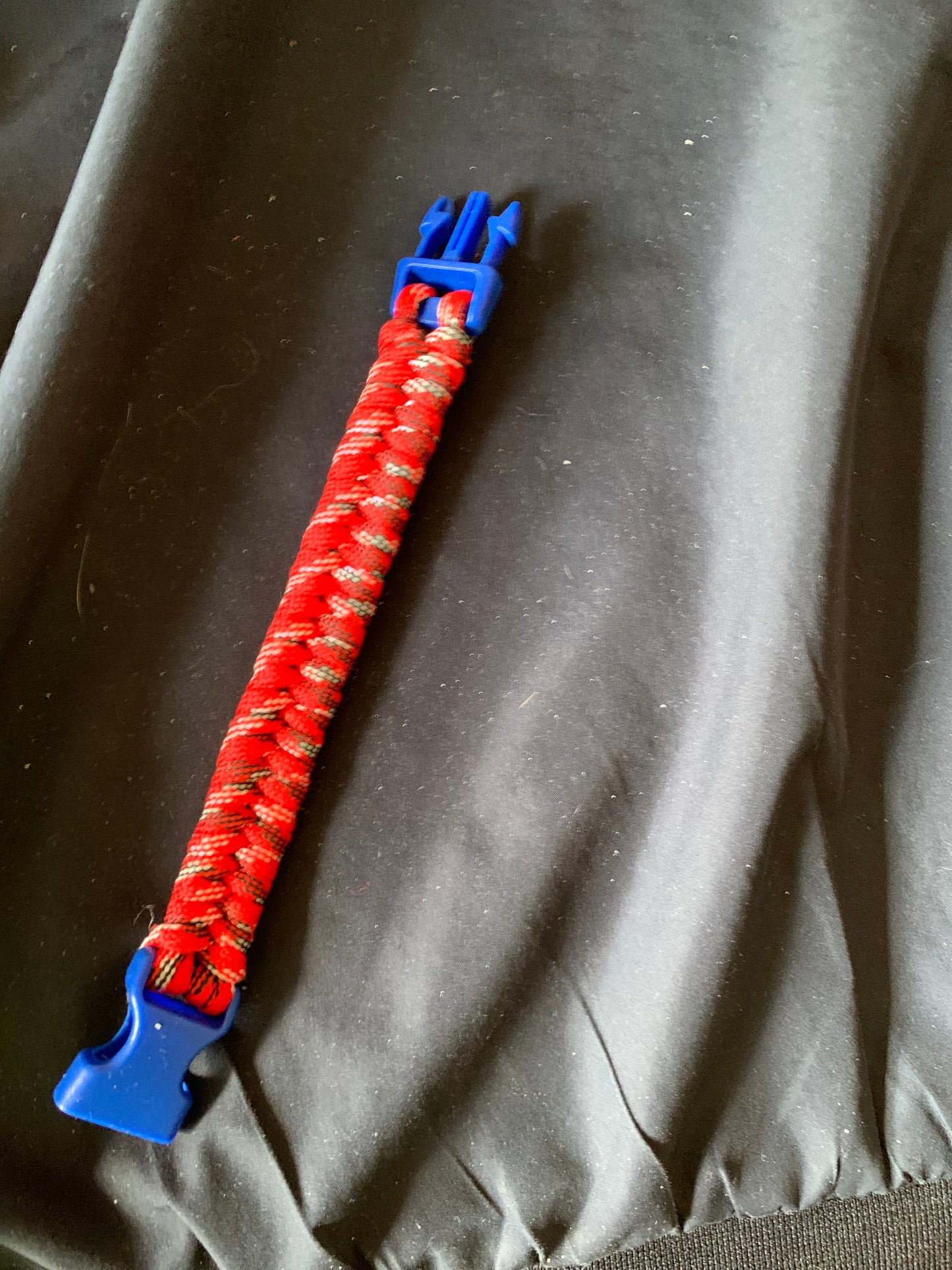 Paracord Bracelet Black/Red/White FishTale Weave Armband Blue Plastic Buckle 6,5