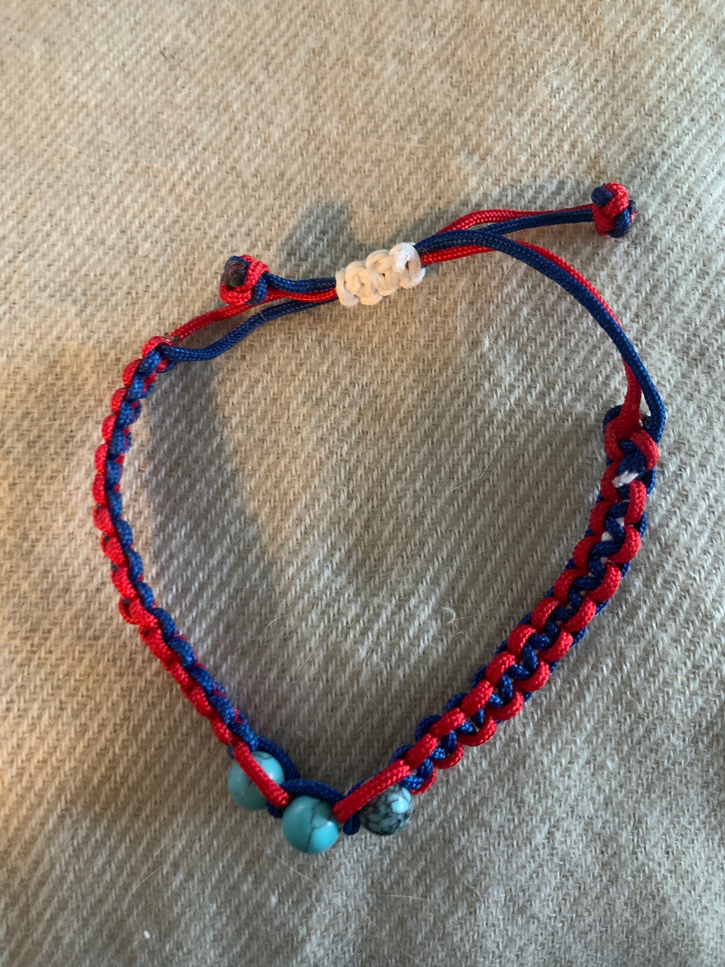 Bracelet Turquise Beads Paracord wieving Stretches min 6"