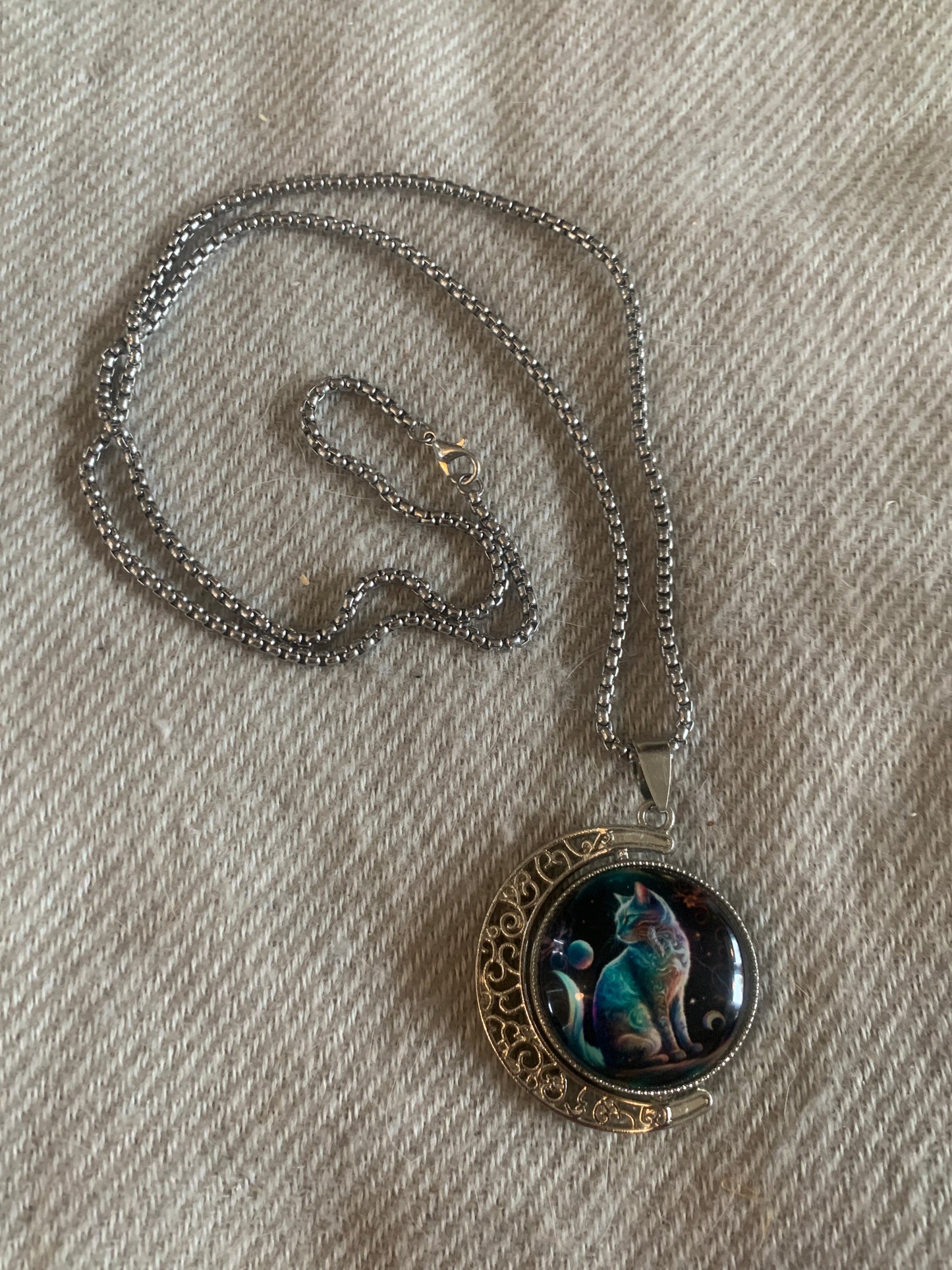 Necklace Cat in the moonlight 22"