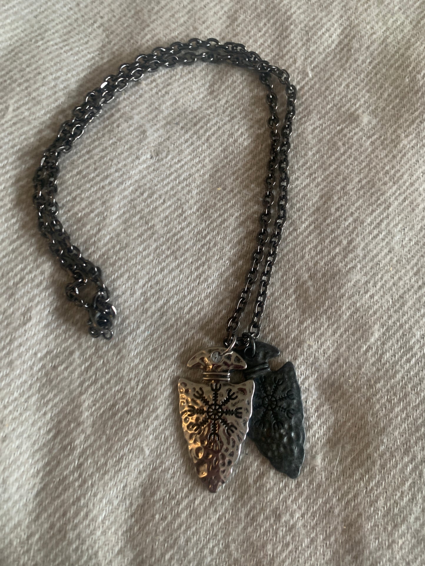 Necklace Two Spearheads Silver and Black Chain 22"