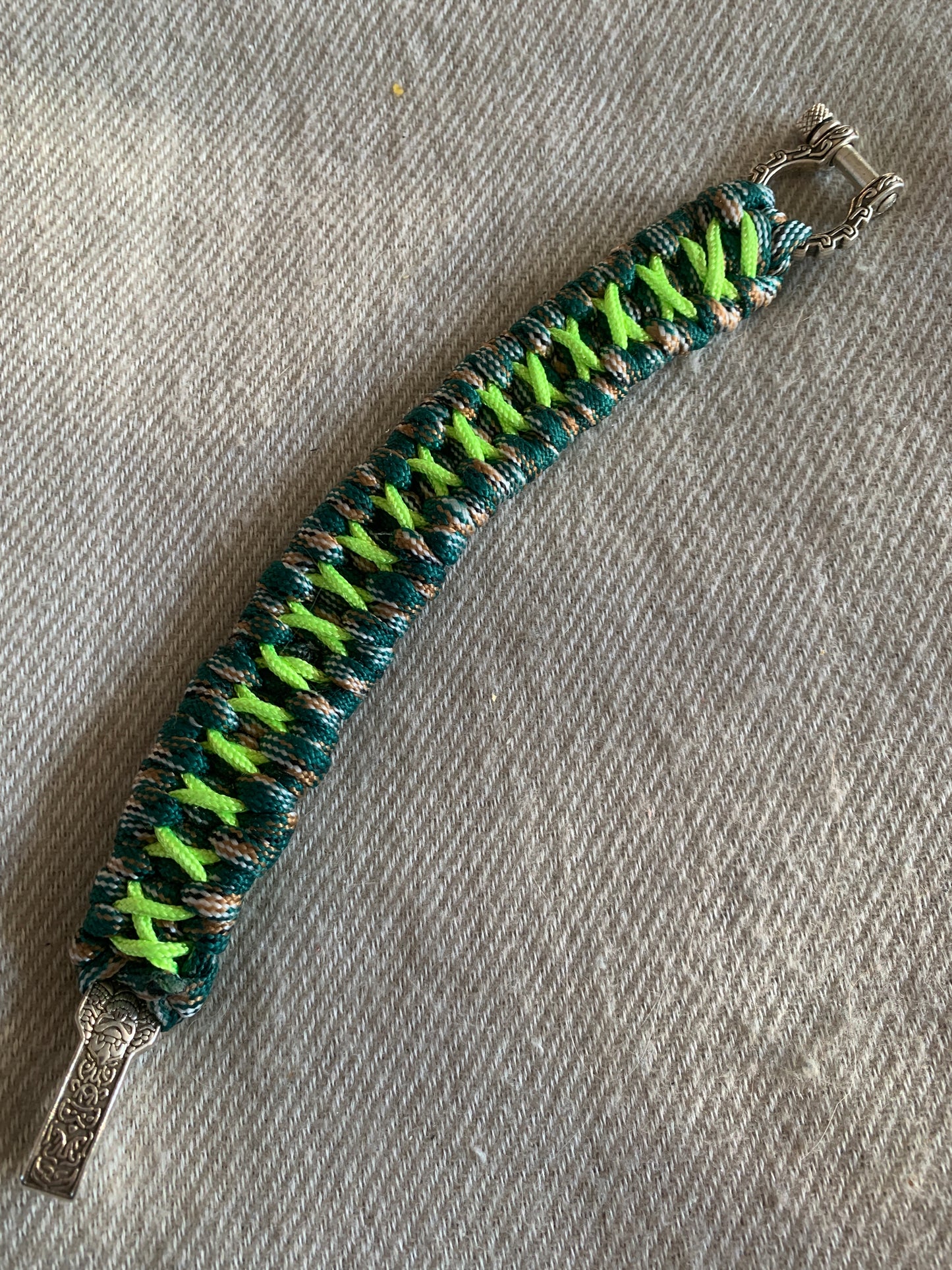 Paracord Bracelet Army and Neon Stiches 8"
