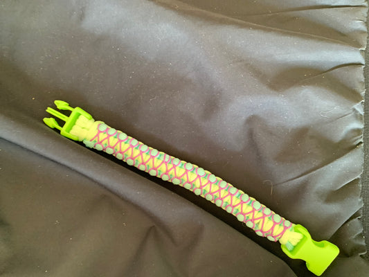Paracord Bracelet Light Green/Neon Violet Stgheds Cobra Weaved Neon Plastic Buckle 7,5