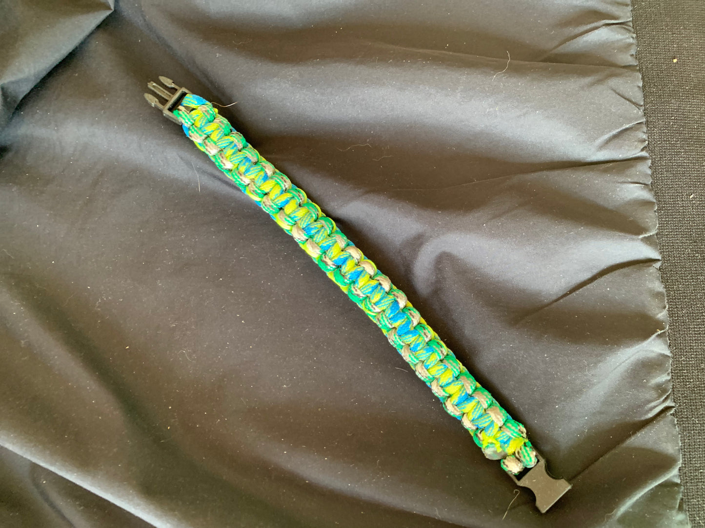 Paracord Bracelet Blue/Yellow Cobra Stiches Plastic Bulcke 8"