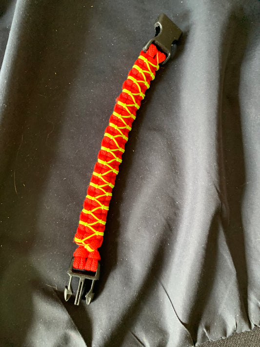 Paracord Bracelet Red with Yellow Stiches Black Plastic Buckle 7,5"