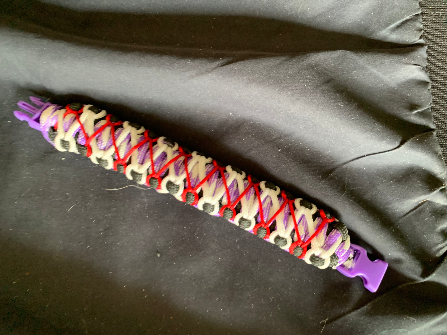 Paracord Soloman Bracelet Violet/Black with Red/White Stiched, Plastic Buckles  6,5"