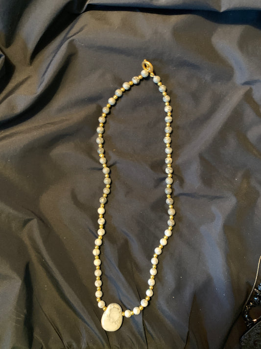 Neckles Gray Howlite Semi Precius stones 24"