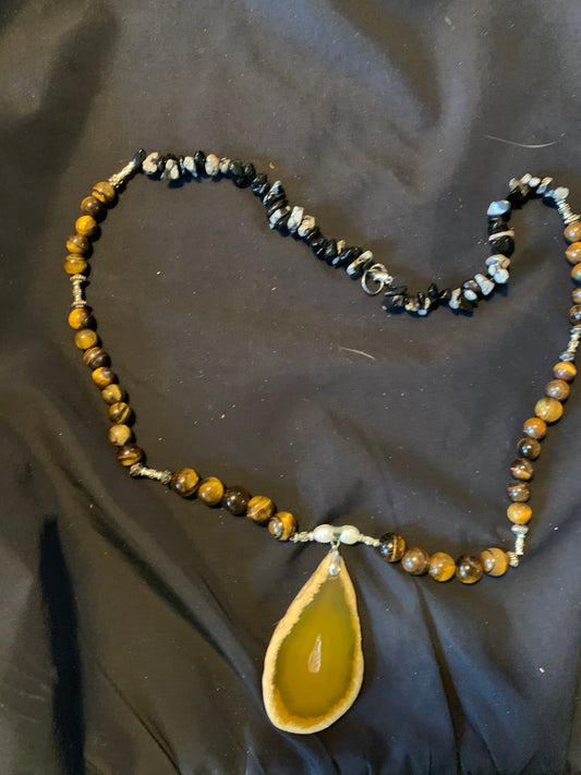 Neckles Tiger Eya Black Snowflakes and Topas Semi Precius Stones 25"