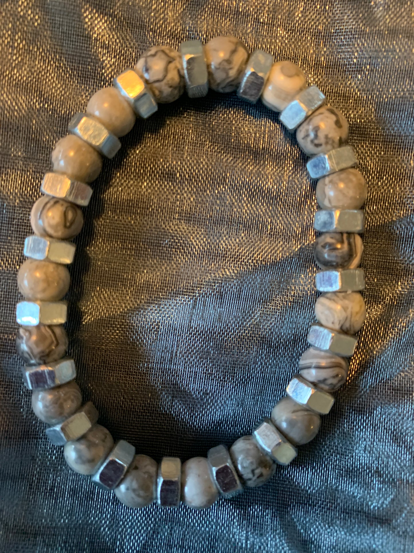 Bracelet Grey Magnesite with nuts Semi Precious Stones Streches 6,8"