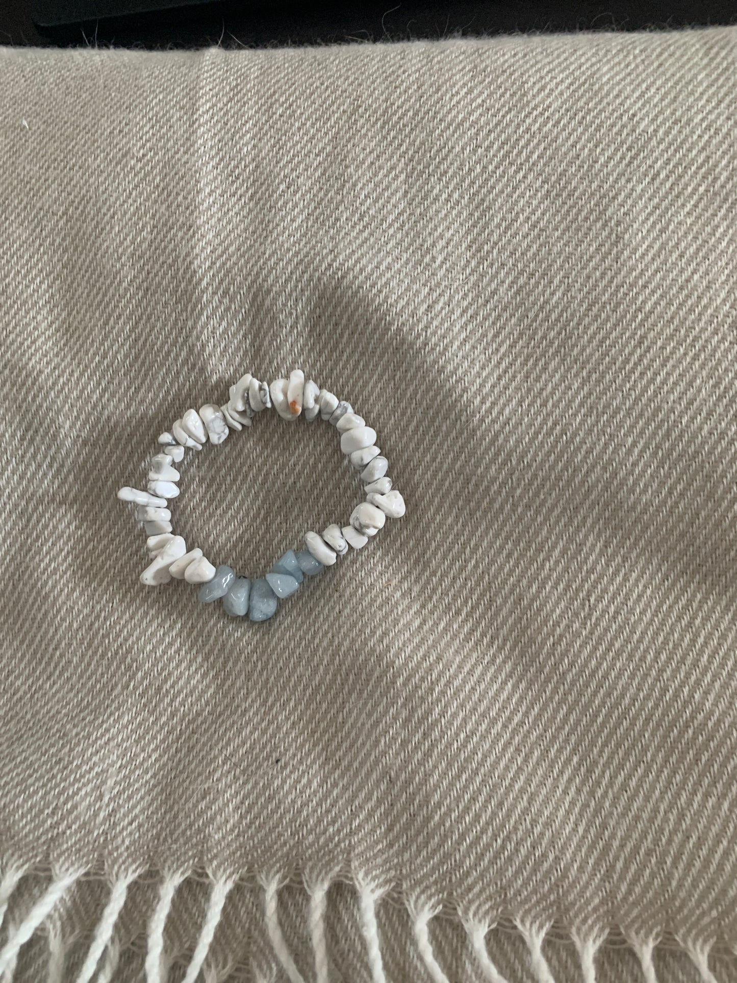 Bracelet Magnesit/Amasonite Semi Precious Stones Streches 5,5"