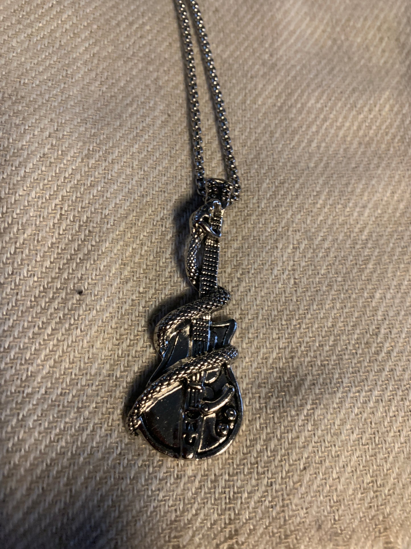 Neckles a Gitar fender Chain 22"