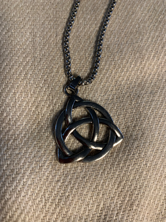 Necklace Celtic Knot 22"