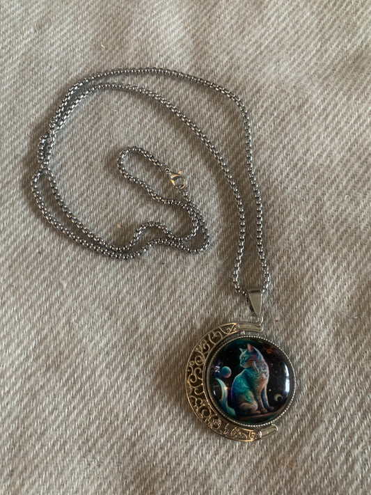 Necklace Cat in the moonlight 22"
