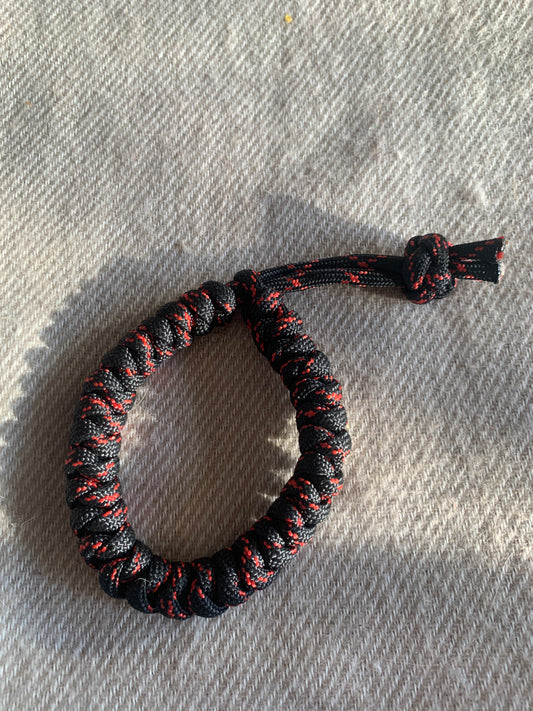 Paracord Bracelets Black and Red Icelandic Lava Adjustible min 7,5