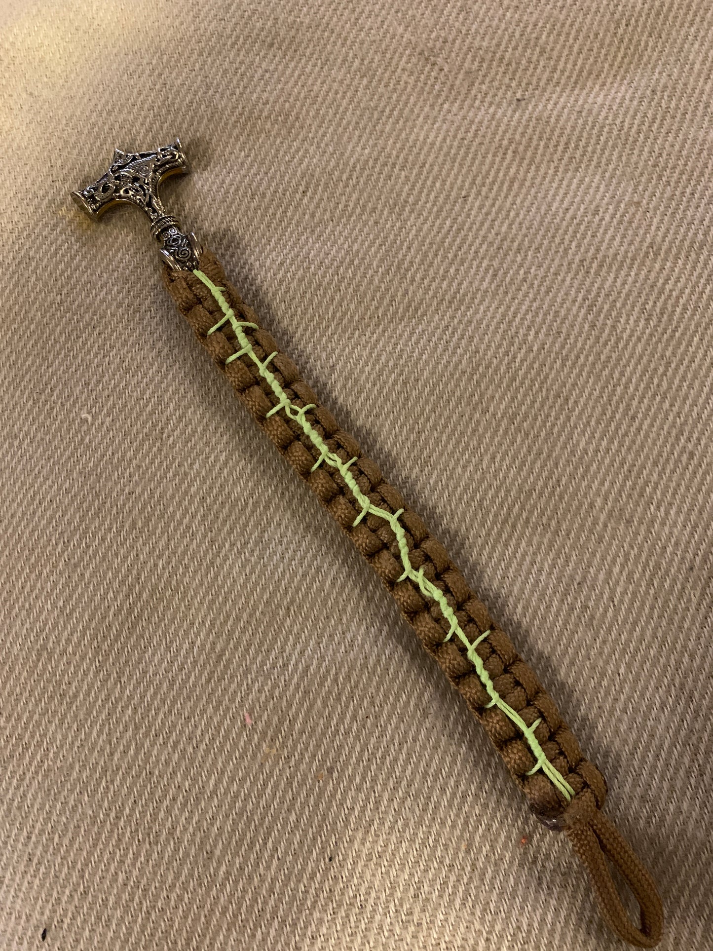 Paracord ThorsHammer Light Brown with Neon Stighed 7"